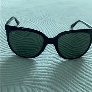 Oversized purple Ray-Ban sunglasses